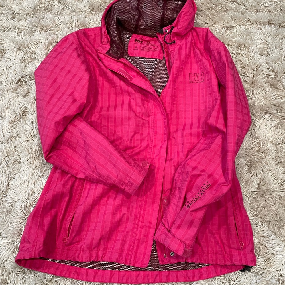 Helly Hansen Size XL rain jacket. I love this jacket but too big.
